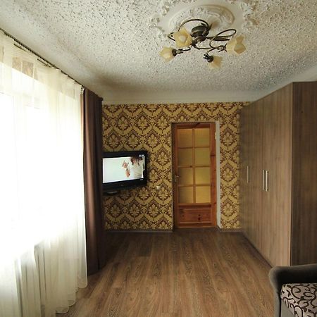Сімейні Затишні Апартаменти В Самому Центрі Рівного Rivne Ngoại thất bức ảnh
